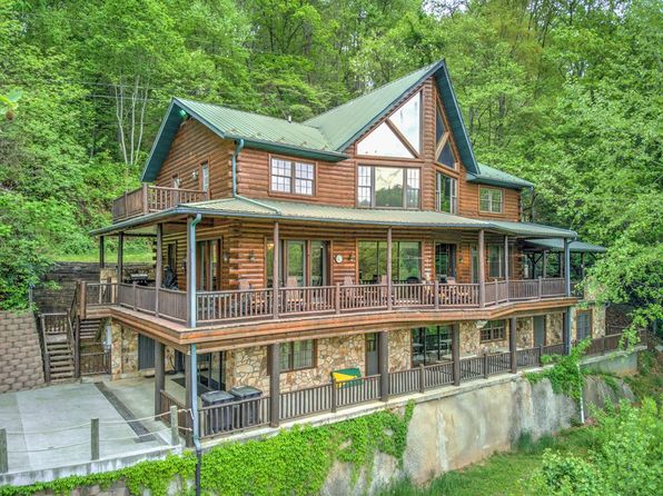 849 Riverside Dr, Bryson City, NC 28789