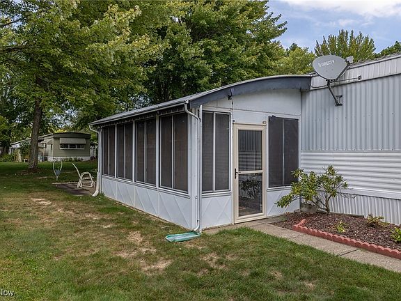 3rd image of 32 Sycamore Dr