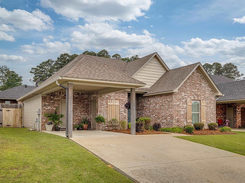 1st image of 126 Yellow Pine Dr