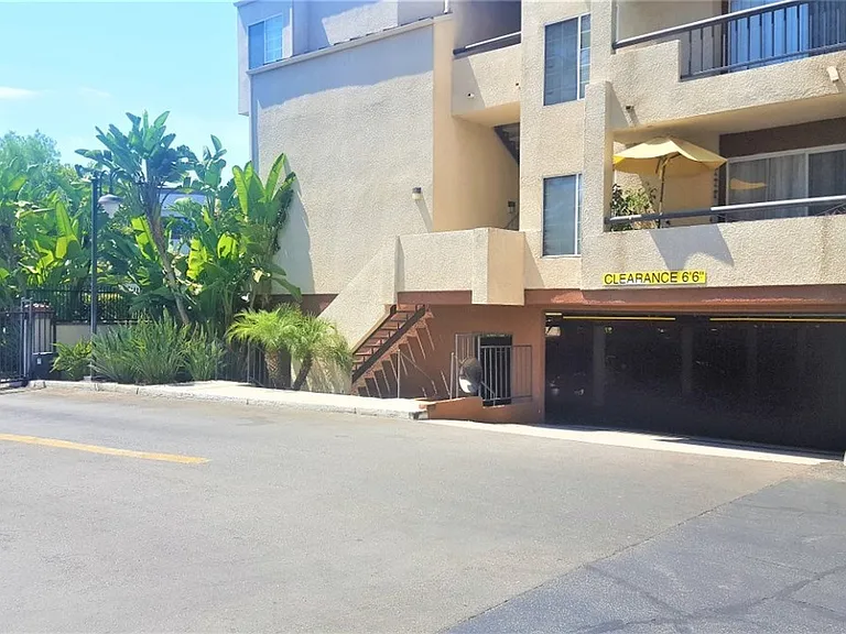 5510 Owensmouth Ave #213 — Photo 22