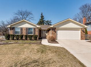 1546 Huntleigh Dr, Wheaton, IL 60189