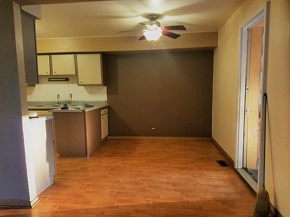 4th image of 1304 Kingsbury Dr Unit D