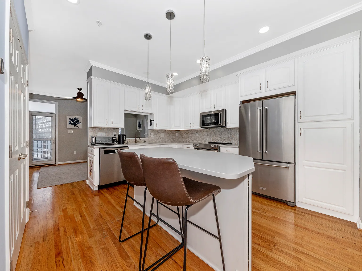 3 bed, 3.5 bath, 2475 sqft, $3,600 — Photo 3