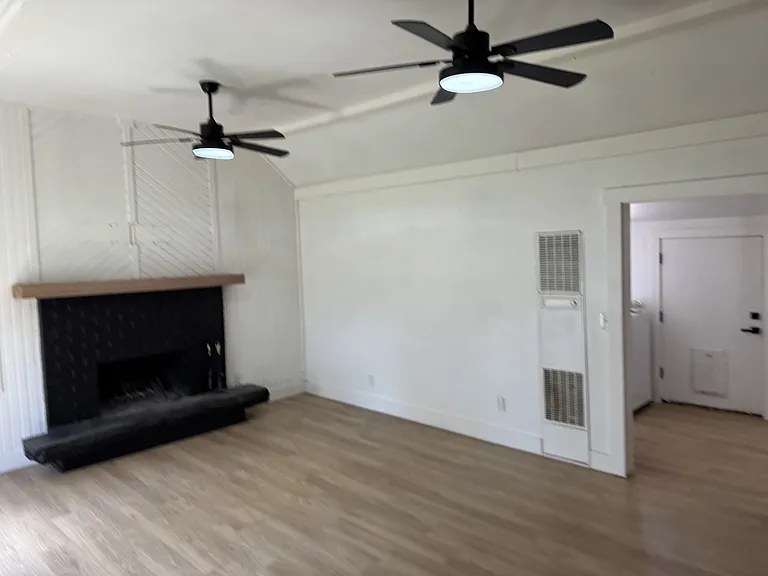 280 W 400 N — Photo 17