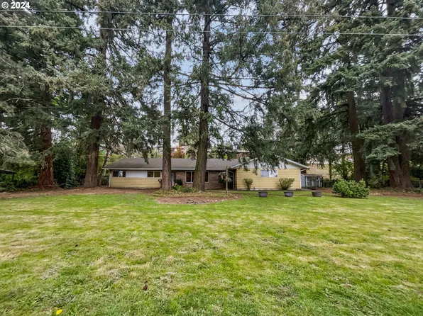 8900 Mount Rainier Dr, Vancouver, WA 98664