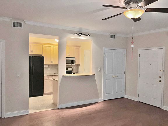 ENTRY WITH COAT CLOSET