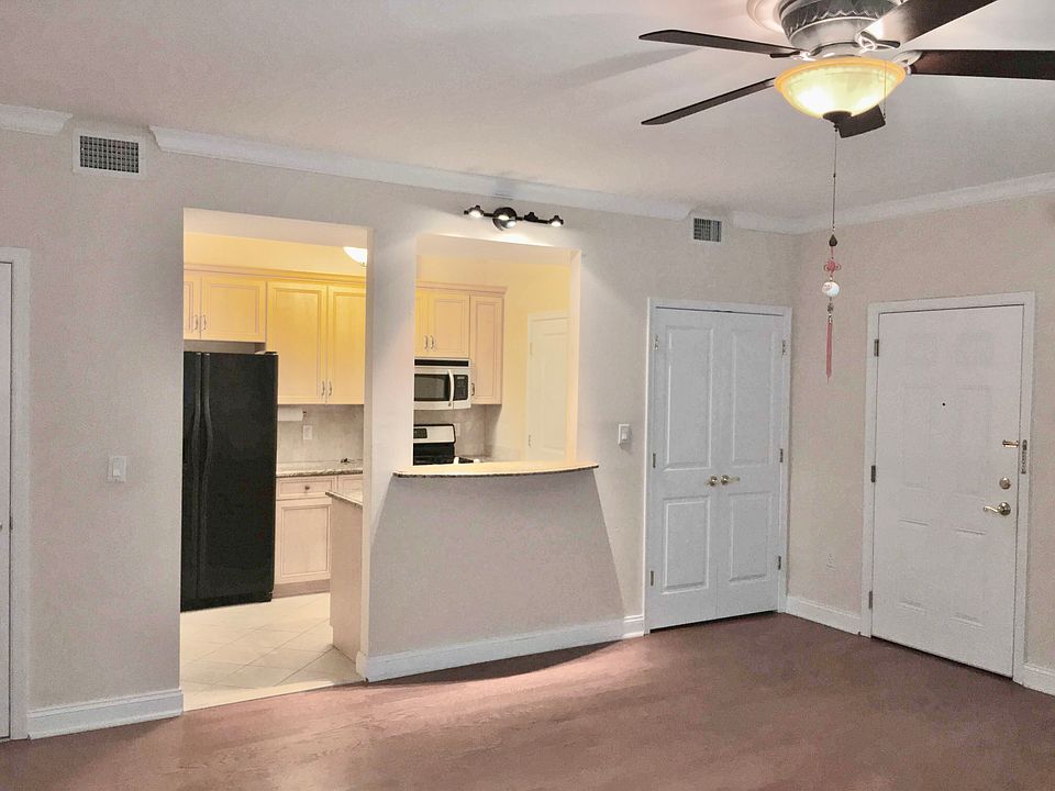 ENTRY WITH COAT CLOSET