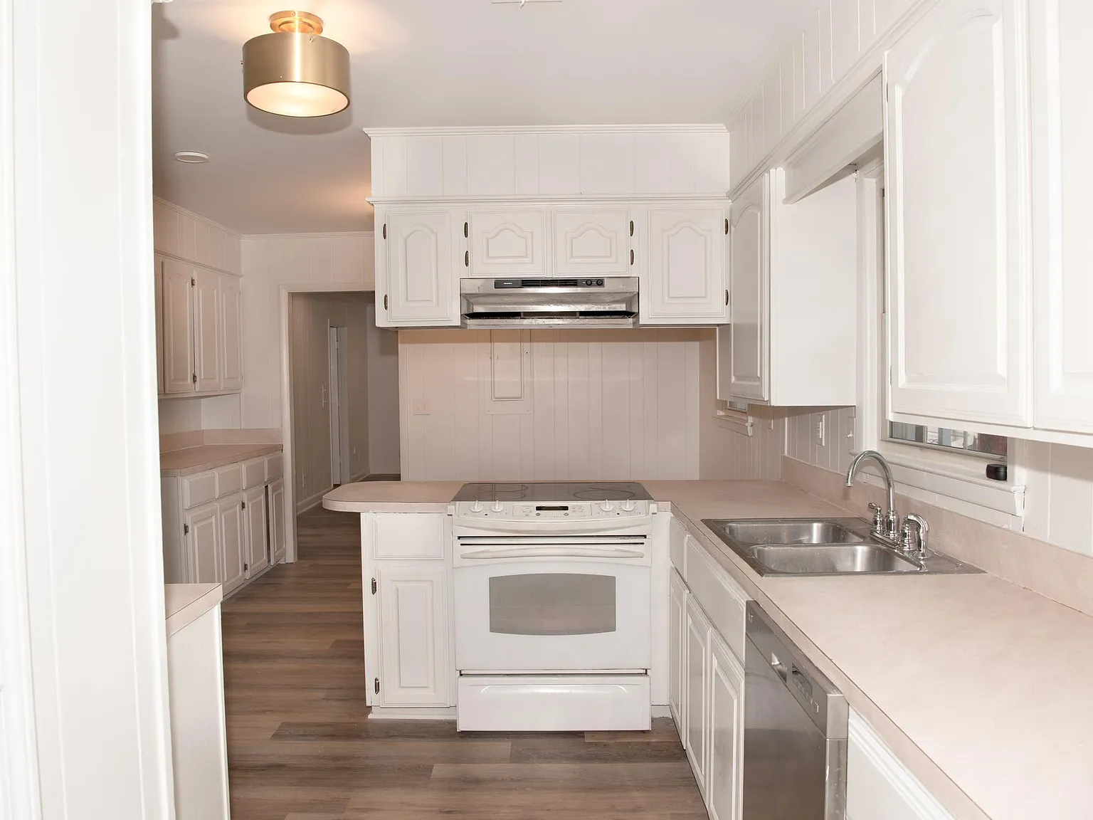 1203 Calais Dr — Photo 3