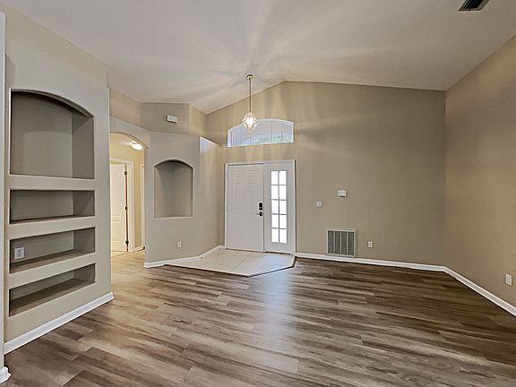 5th image of 15747 Autumn Glen Ave