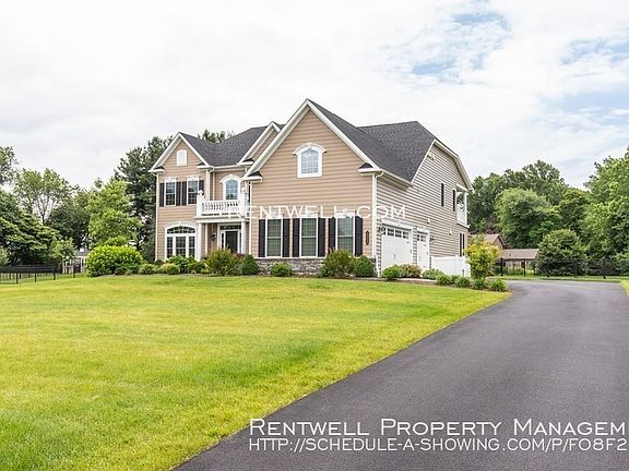 3rd image of 1323 Briggs Way