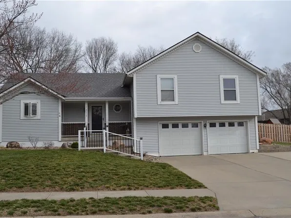 1211 Maple Ln, Pleasant Hill, MO 64080