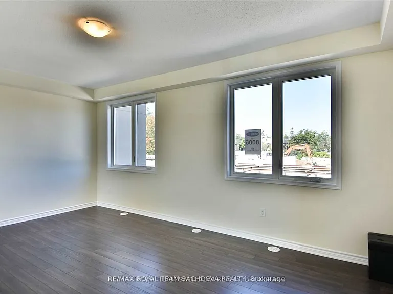 10 Heron Park Pl — Photo 4