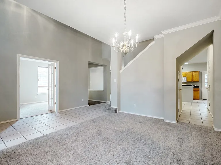 4229 Kingsburg Dr — Photo 11