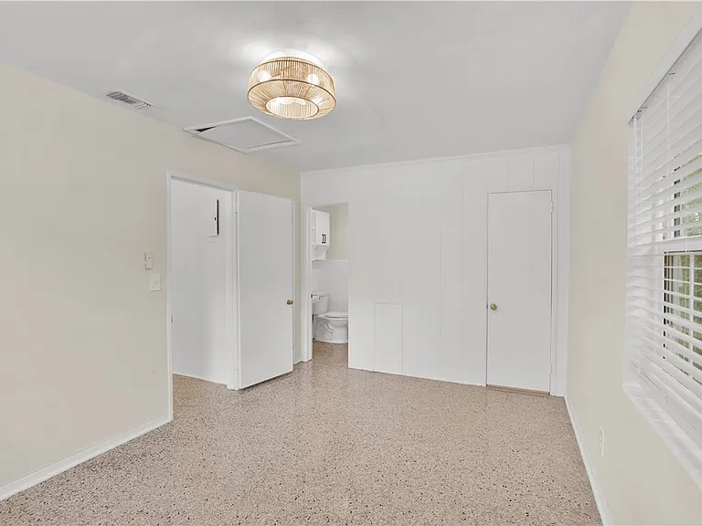 2359 De Soto Ave — Photo 6