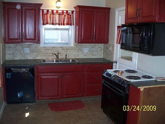 2nd image of 1602 Oxford Way