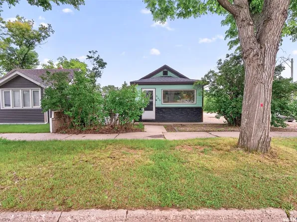 965 Stadacona STREET W, Moose Jaw, SK S6H 2A9