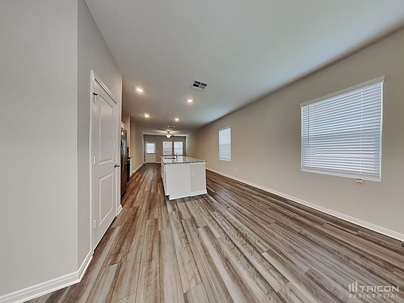 4th image of 7435 Guadalupe St