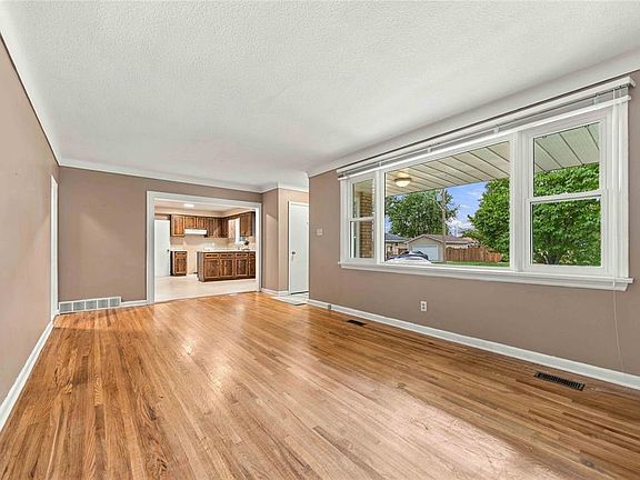 5th image of 6 Massey Cres