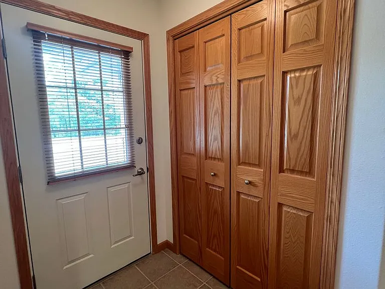 137 E Charles St — Photo 20