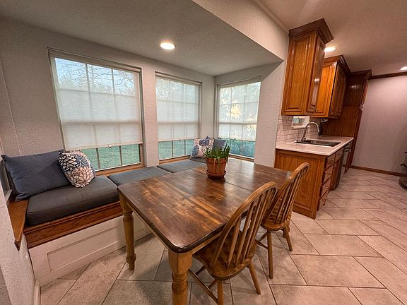 Kitchen nook