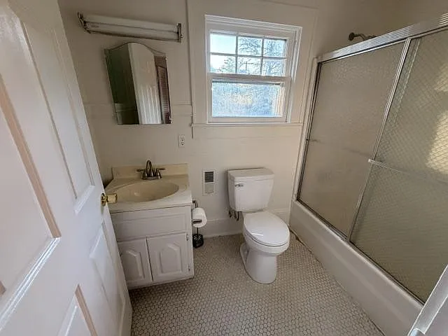 144 S Broadway St — Photo 3