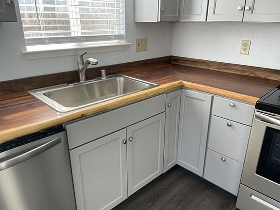 2nd image of 4005 Pheasant Dr APT 1