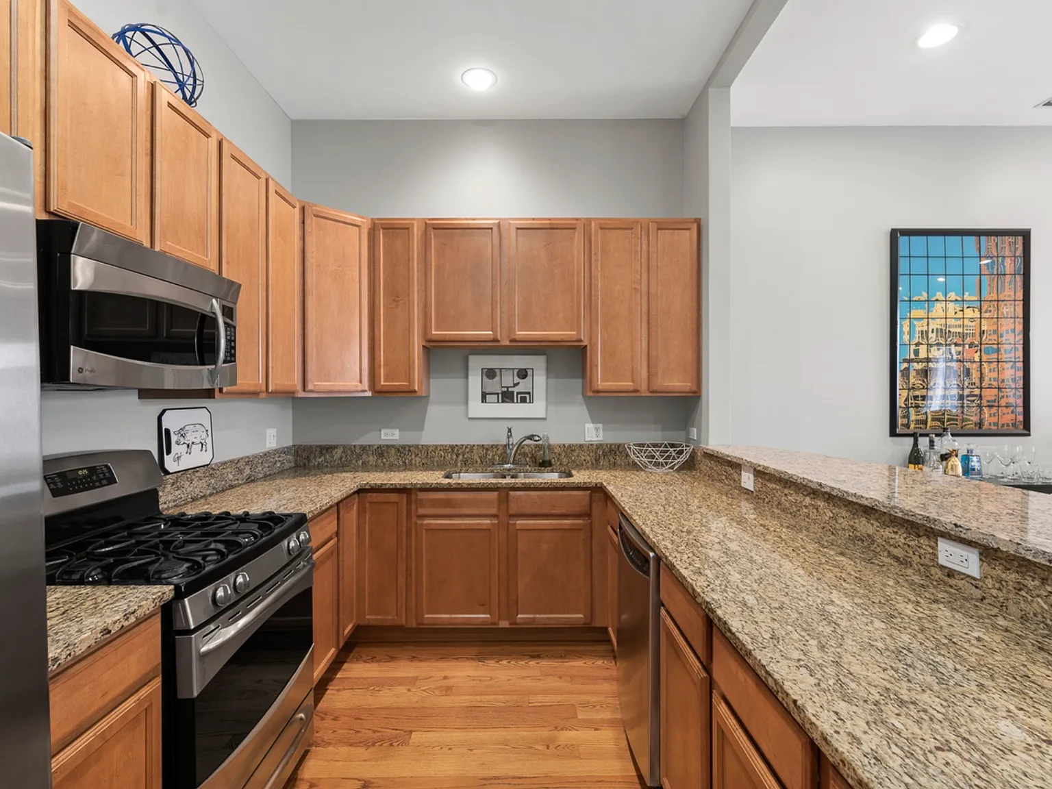 3 bed, 1950 sqft, $3,200 — Photo 1