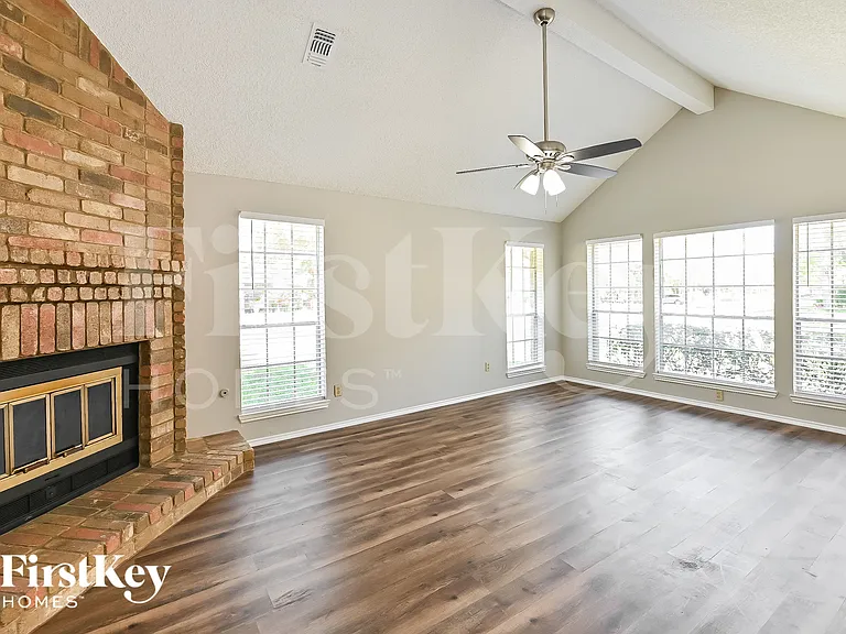 70 Timberspire Ln — Photo 2