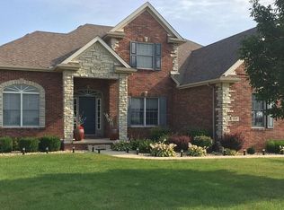 3918 Baywood Rd, Bloomington, IL 61705