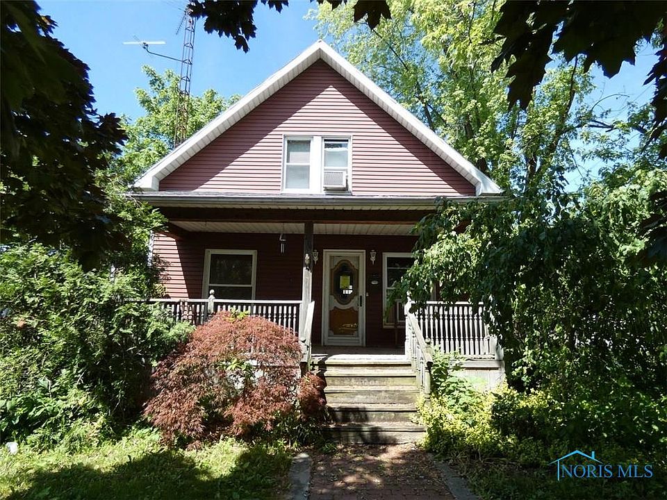 1st image of 214 E 1st St