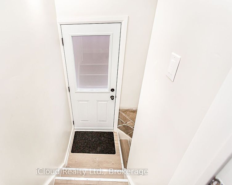 Toronto House for rent - 5 Bedrooms — photo 18