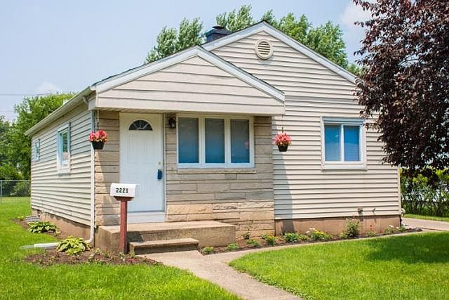 1st image of 2221 Rockne Dr