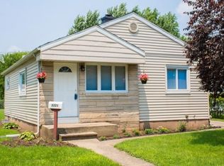 2221 Rockne Dr, South Bend, IN 46615