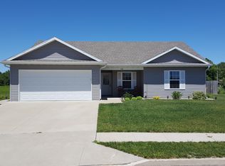 919 Mystic Dr, Centralia, MO 65240