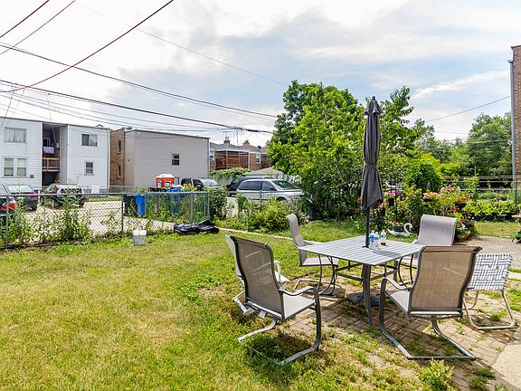 3rd image of 2827 W Berwyn Ave APT 2W
