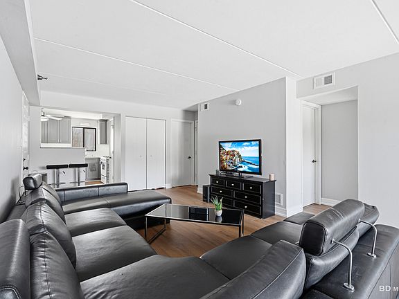 3rd image of 5950 Lake Bluff Dr Unit 202