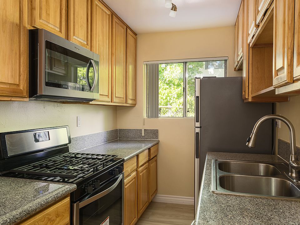 1st image of 627 E Cedar Ave
