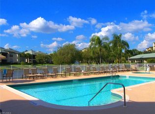 200 Vintage Cir #D-304, Naples, FL 34119
