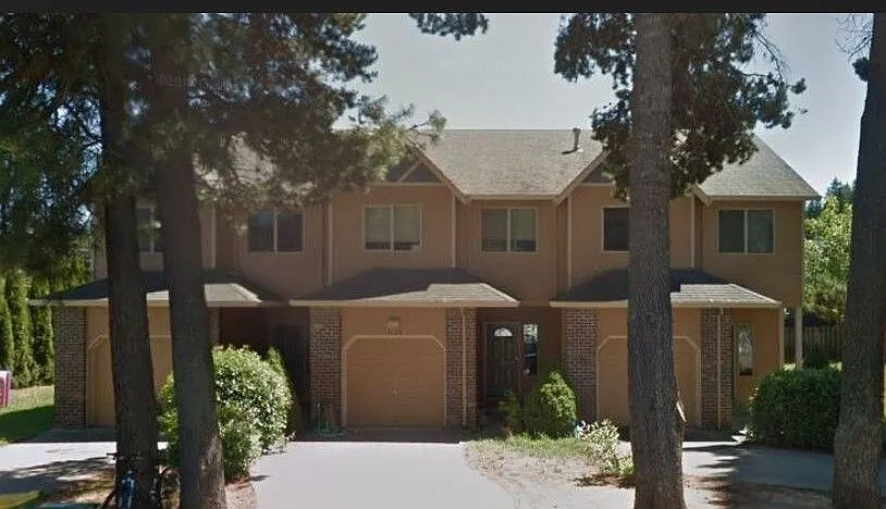 1137 Maple St