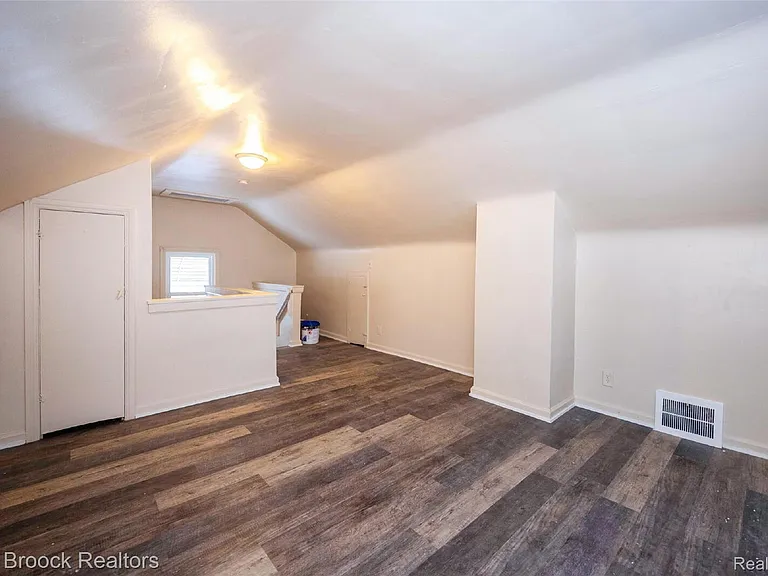 20059 Bloom St — Photo 20