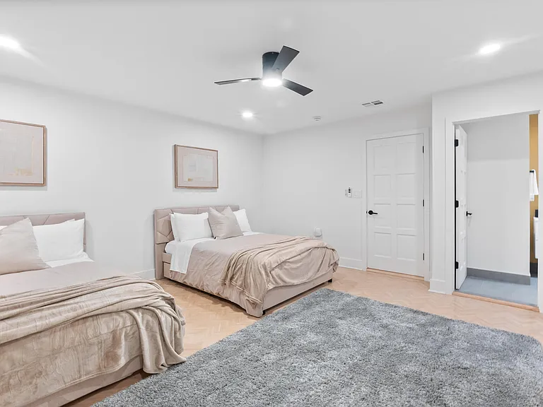 516 Royal Plaza Dr — Photo 17