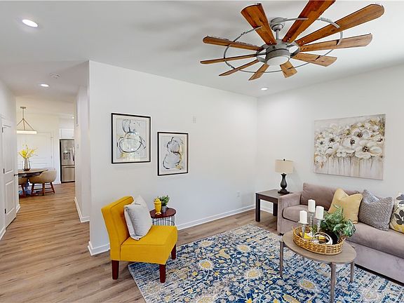2nd image of 2416 Mimosa St