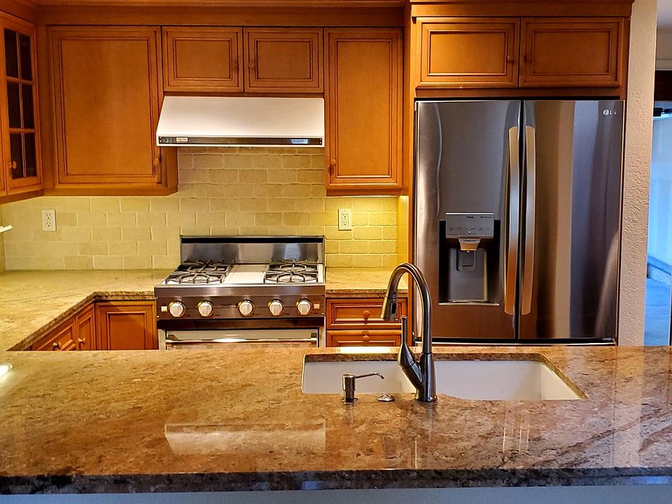 1st image of 2051 Cliff Dr Unit 4