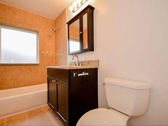 2nd image of 314 Duane St #4