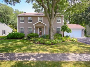 2035 Greensboro Dr, Wheaton, IL 60189