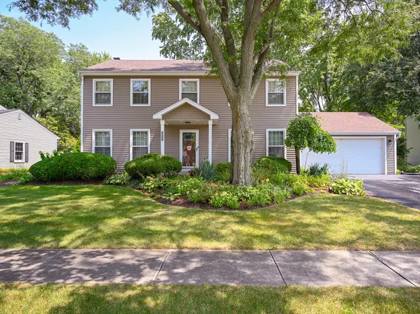 2035 Greensboro Dr, Wheaton, IL 60189