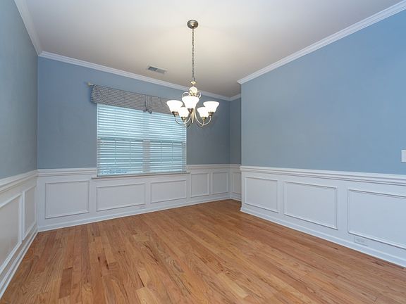 4th image of 2086 Newport Dr