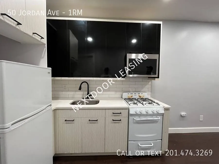 50 Jordan Ave — Photo 2