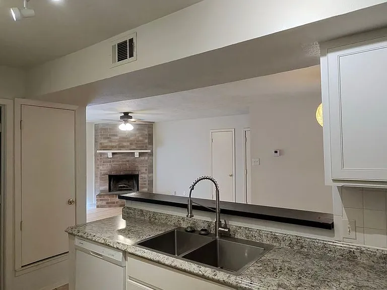 5316 Lansingford Trl — Photo 3