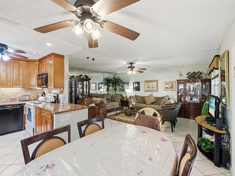 52 Saxony Cir #52-B — Photo 13